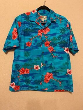 Hilo Hattie Island Escape Aloha Shirt Hawaiian Men’s Sz M floral hibiscus blue